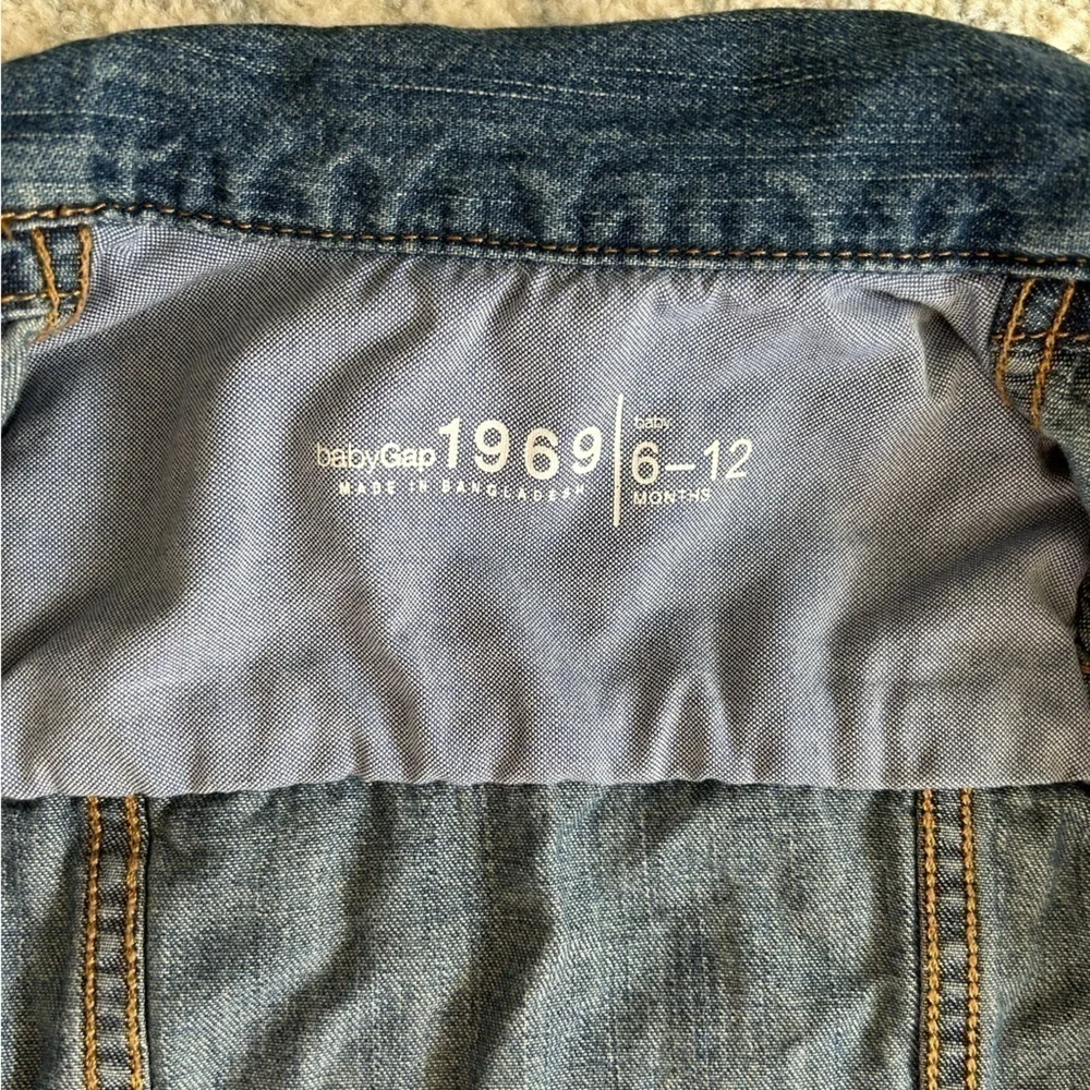 Baby Gap blue Denim Jacket size 6-12 months boy/girl